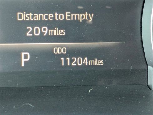 Used 2024 Toyota Highlander XLE image 32