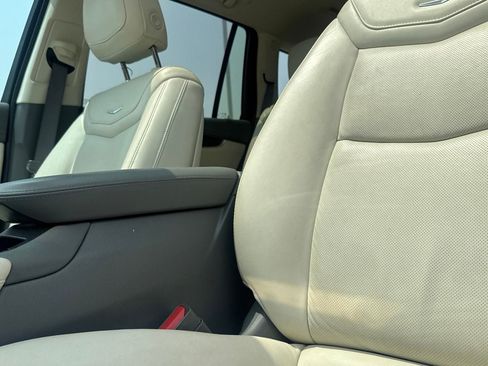 Used 2020 Cadillac XT6 Premium Luxury FWD image 43