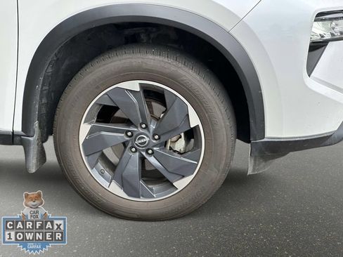 Used 2025 Nissan Rogue SV AWD/4WD image 9