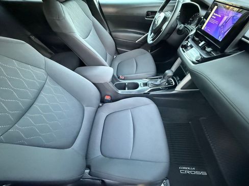 Certified 2024 Toyota Corolla Cross LE w/ Moonroof Package image 35