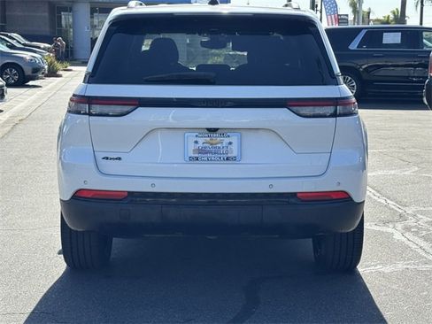 Used 2023 Jeep Grand Cherokee Altitude image 3