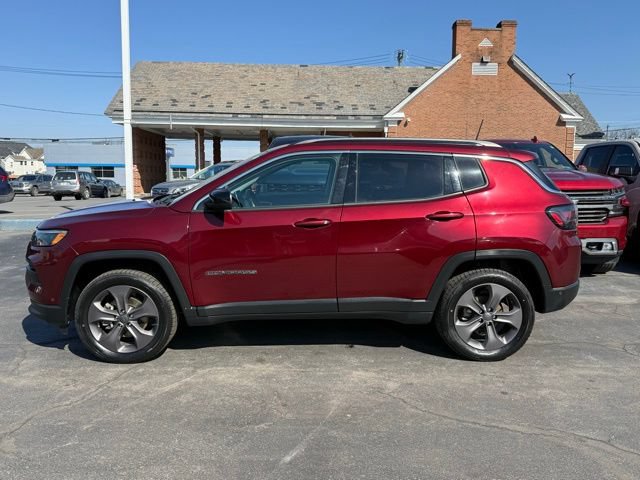 Used 2022 Jeep Compass Latitude w/ Sun and Sound Group AWD/4WD image 4