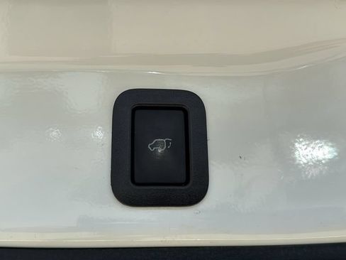 Used 2018 Toyota Highlander Limited Platinum AWD/4WD image 10