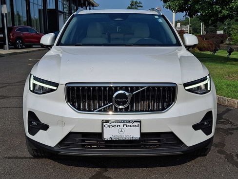 Used 2023 Volvo XC40 B5 Plus w/ Driver Assist Package AWD/4WD image 2