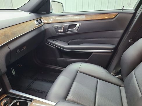 Used 2016 Mercedes-Benz E 350 4MATIC Sedan image 25