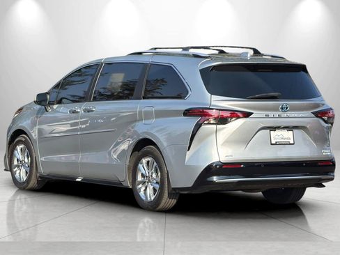 Used 2024 Toyota Sienna Limited AWD/4WD image 6