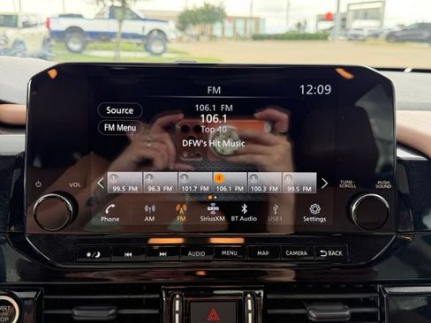 Used 2023 Nissan Pathfinder Platinum AWD/4WD image 17