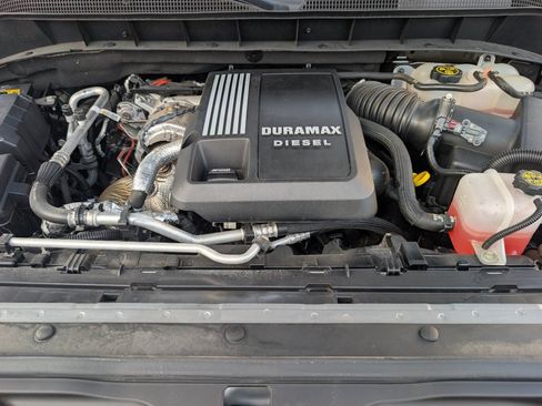 Used 2023 Chevrolet Silverado 1500 LT RWD image 4