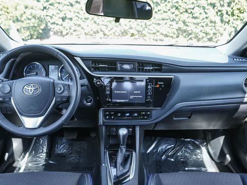 Used 2017 Toyota Corolla SE w/ SE Premium Package FWD image 12