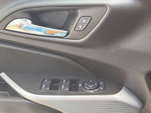 Used 2025 Chevrolet Trax LS FWD image 23