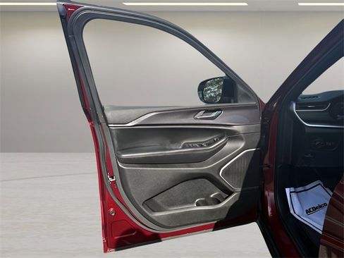 Used 2021 Jeep Grand Cherokee L Laredo image 9