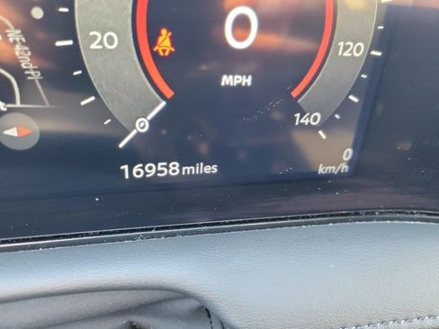 Used 2023 Nissan Ariya AWD image 32