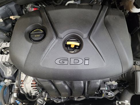 Used 2018 Hyundai Elantra GT image 30