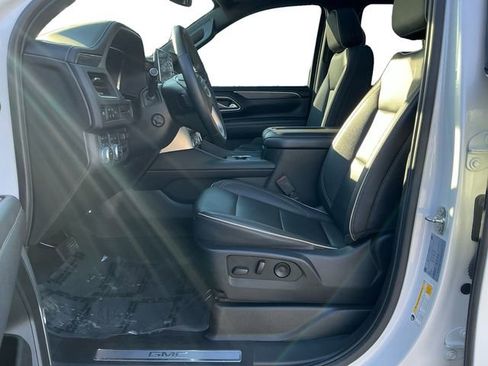 Used 2023 GMC Yukon XL SLT w/ SLT Premium Package image 10