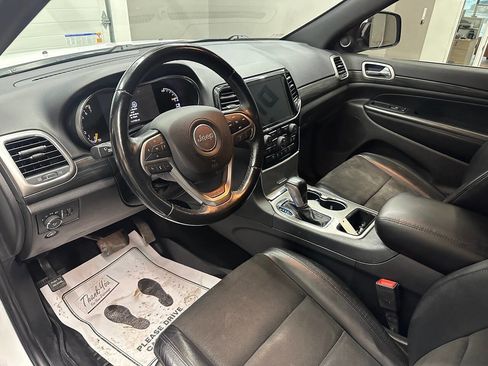 Used 2020 Jeep Grand Cherokee Altitude image 16