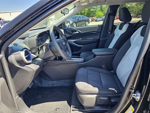 Used 2026 Chevrolet Trax LS FWD image 34