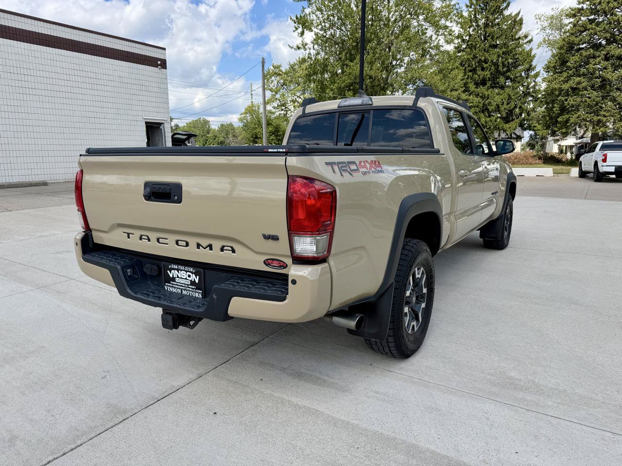 Used 2016 Toyota Tacoma TRD Off-Road w/ Premium & Technology Package AWD/4WD image 7