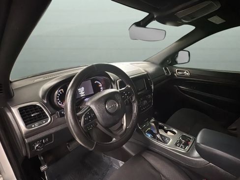 Used 2018 Jeep Grand Cherokee Laredo AWD/4WD image 10
