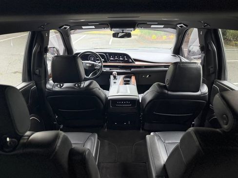 Used 2024 Cadillac Escalade ESV Luxury RWD image 21