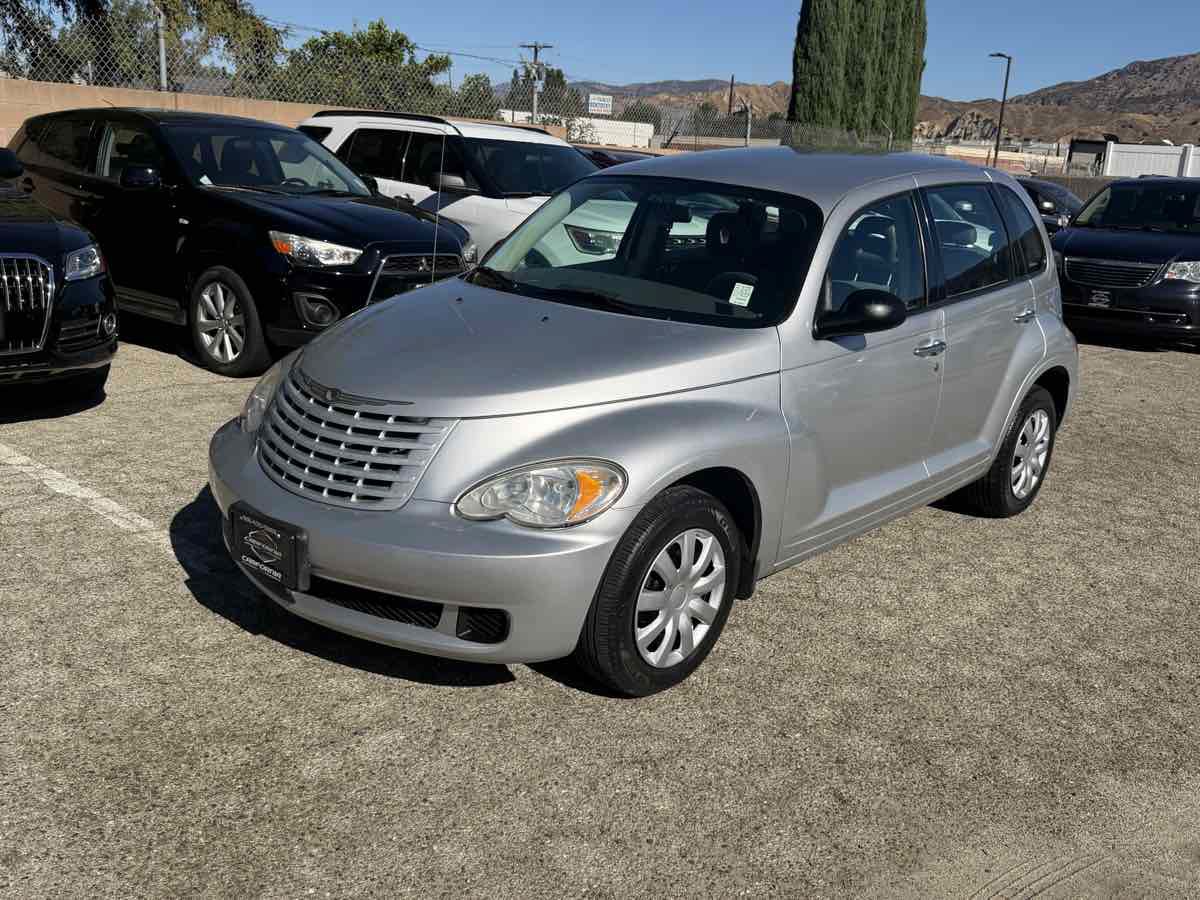Used 2009 Chrysler PT Cruiser FWD image 4