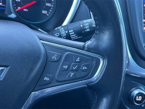 Used 2020 Chevrolet Equinox LT image 32