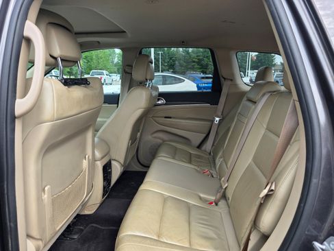 Used 2017 Jeep Grand Cherokee Limited AWD/4WD image 8