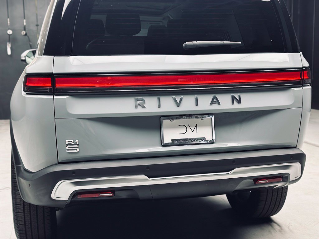 Used 2024 Rivian R1S Adventure Dual AWD/4WD image 17