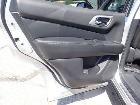Used 2013 Nissan Pathfinder SL w/ Trailer Tow Pkg AWD/4WD image 14