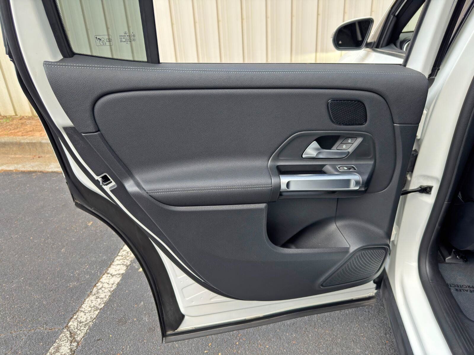 Used 2023 Mercedes-Benz EQB 300 4MATIC w/ Exclusive Package image 44