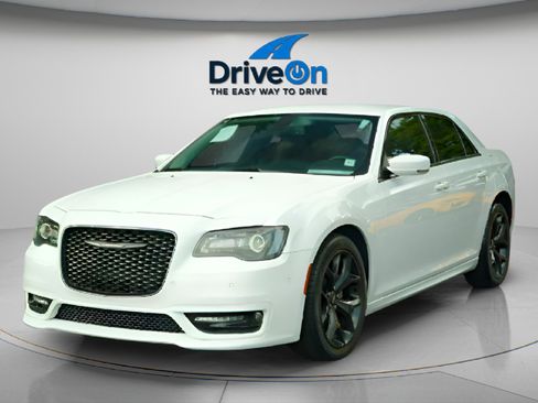 Used 2021 Chrysler 300 Touring L image 1