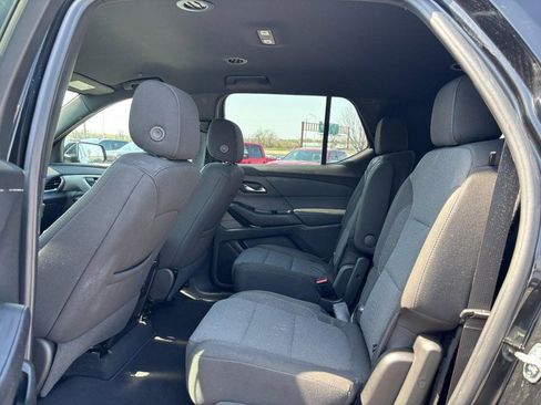 Used 2023 Chevrolet Traverse LT image 11