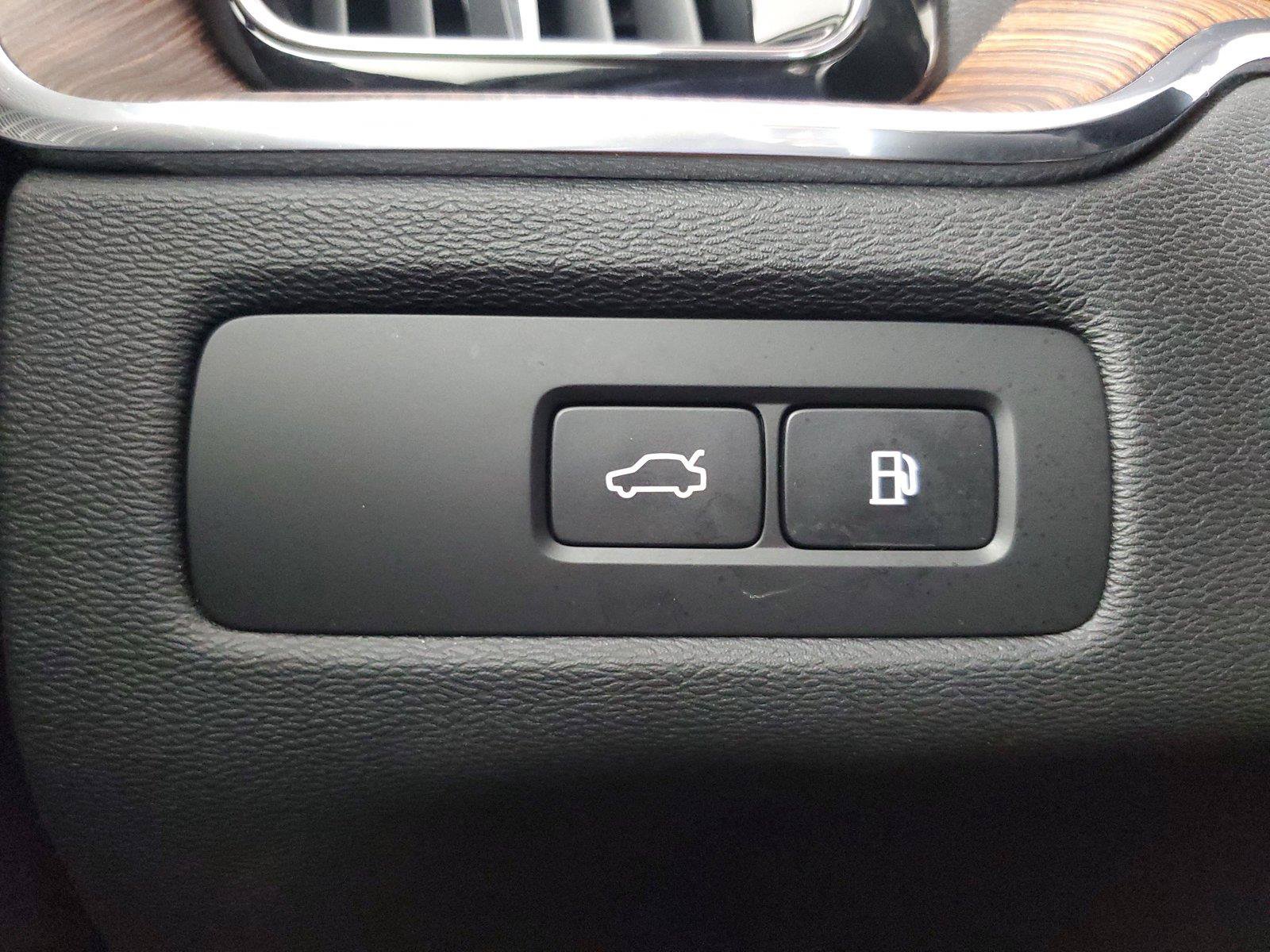 Used 2024 Volvo XC60 T8 Plus w/ Protection Package Premier AWD/4WD image 35