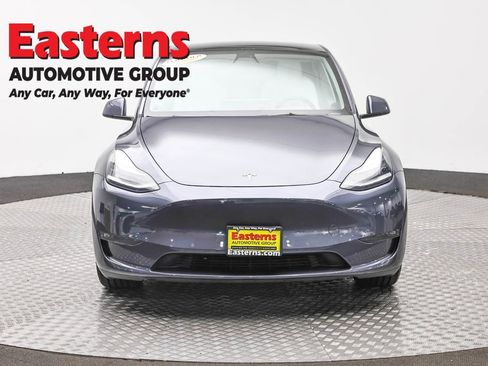 Used 2022 Tesla Model Y Long Range AWD/4WD image 2