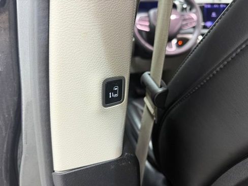 Used 2023 Chrysler Pacifica Touring-L image 24