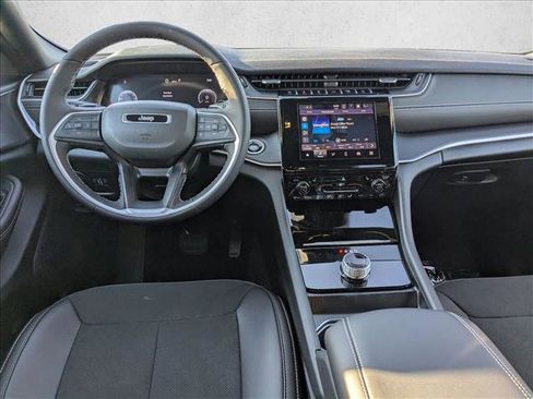 New 2025 Jeep Grand Cherokee L Altitude image 15