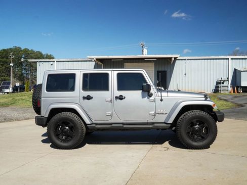 Used 2016 Jeep Wrangler Unlimited Sahara w/ Max Tow Package image 3