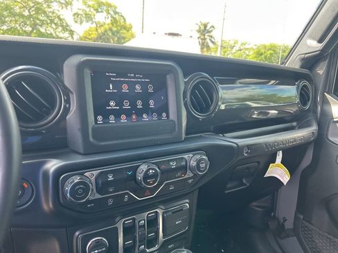 Used 2022 Jeep Wrangler Unlimited Sport image 11