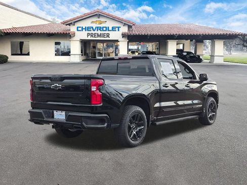 Used 2025 Chevrolet Silverado 1500 High Country w/ Midnight Edition AWD/4WD image 8