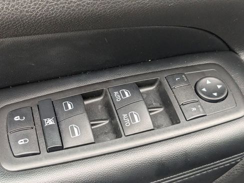 Used 2022 Jeep Grand Cherokee Laredo X AWD/4WD image 15