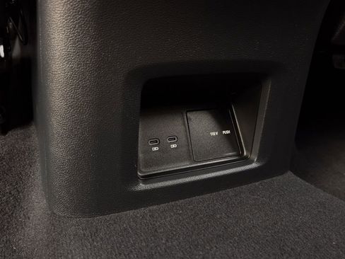 Used 2025 Volkswagen Atlas Cross Sport SE image 23