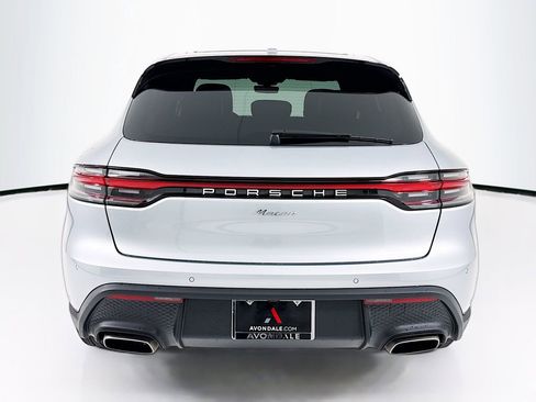 Certified 2025 Porsche Macan image 10