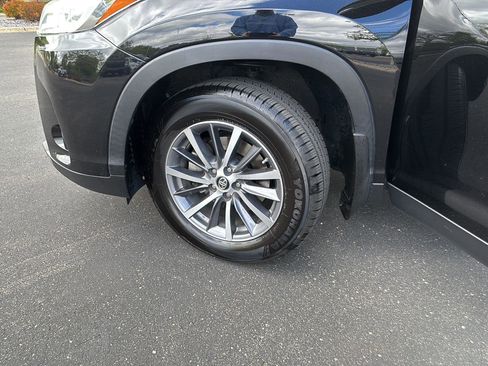 Used 2019 Toyota Highlander XLE AWD/4WD image 5
