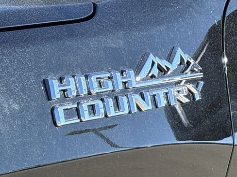 Used 2022 Chevrolet Silverado 1500 High Country w/ Technology Package image 32