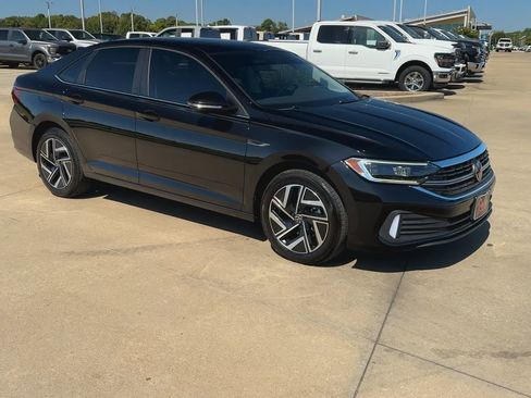 Used 2024 Volkswagen Jetta SEL image 9