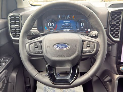 Used 2025 Ford Ranger Lariat w/ Black Appearance Package AWD/4WD image 29