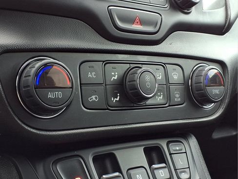 Used 2020 GMC Terrain SLT w/ Elevation Edition FWD image 8
