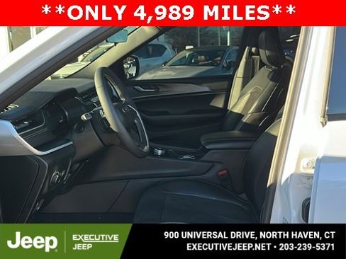 Used 2025 Jeep Grand Cherokee Altitude image 9