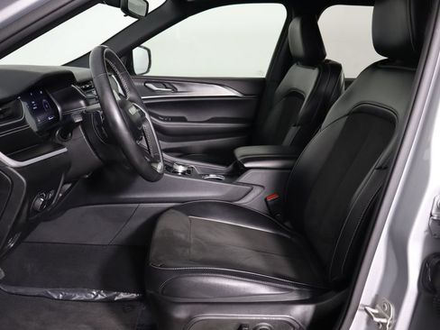 Used 2023 Jeep Grand Cherokee L Laredo AWD/4WD image 14