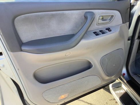 Used 2007 Toyota Sequoia SR5 image 26