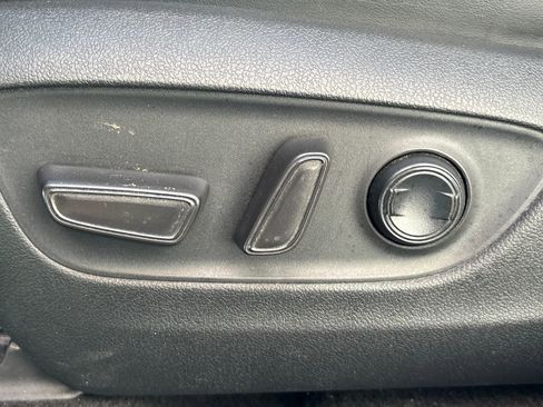 Used 2020 Toyota RAV4 XLE Premium image 9